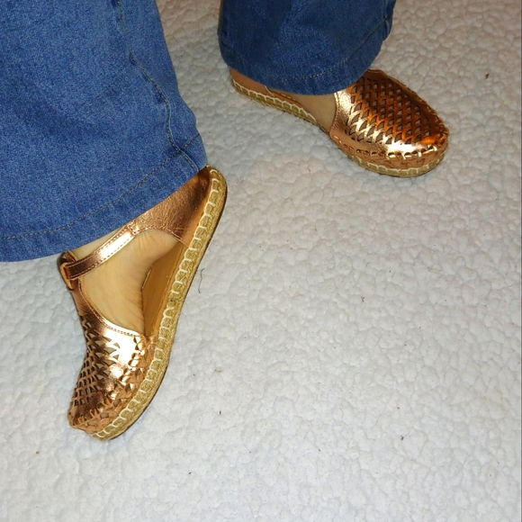 Rose Gold leather flats - Picture 1 of 4